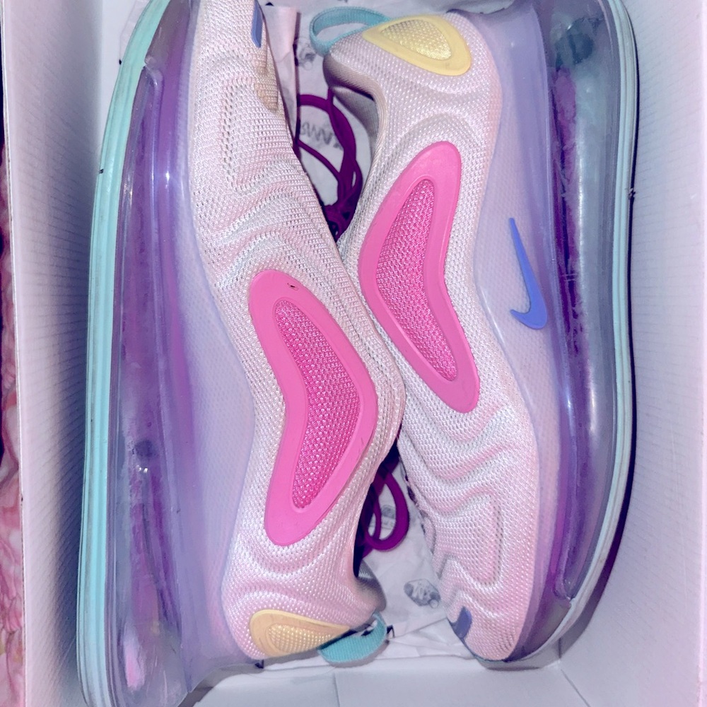 Women’s air max 720’s